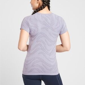ATHLETA Momentum Wave Print Tee - Lavender